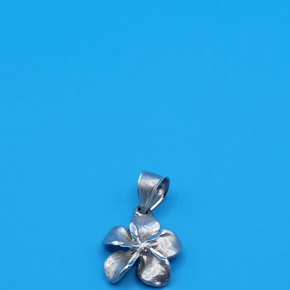 Modern Sterling Silver Plumeria Hawaii Flower Necklace Pendant - Picture 1 of 11
